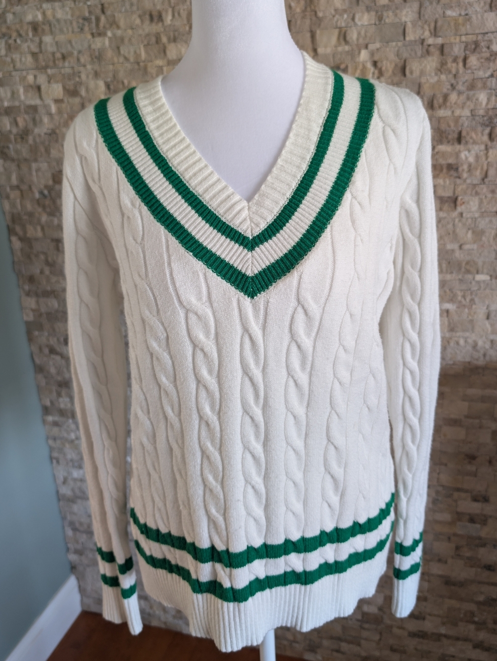 Avara Varsity Style Cable Knit V-Neck Sweater in Cream with Green Stripes Sz M